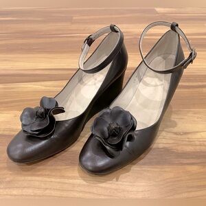 Jigsaw - Wedge shoe with ankle strap and flower detail - US size 10